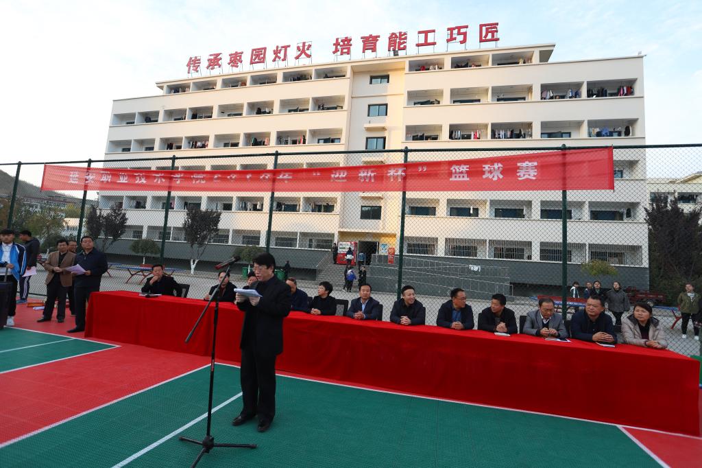 公共课教学部王世勤主任主持会议